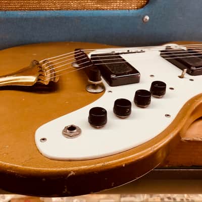 Airline 7214 1960's Mini Electric Guitar with 5-Watt Amp Case image 4