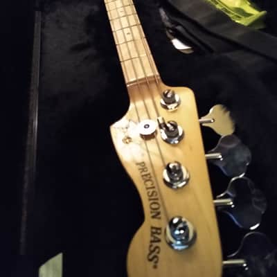 Fender P-Bass Deluxe 2016 Translucent White USA , WOW image 12
