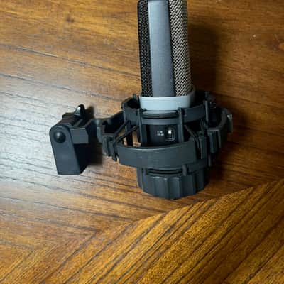 AKG C214 Large Diaphragm Cardioid Condenser Microphone 2010s - Black image 4