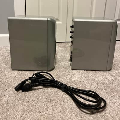 KRK Rokit 5 G3 Limited Edition Platinum Studio Monitor Bundle image 3