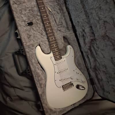 Fender American Performer Stratocaster with Rosewood Fretboard 2018 - Present - Arctic White Fender locking tuners, Seymore Duncan pickups white  pickups, pick guard, and accessories. With Fender hardshell fitted case. image 8