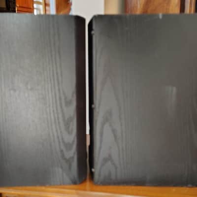 Paradigm Titan bookshelf speakers in excellent condition - 1980's image 3