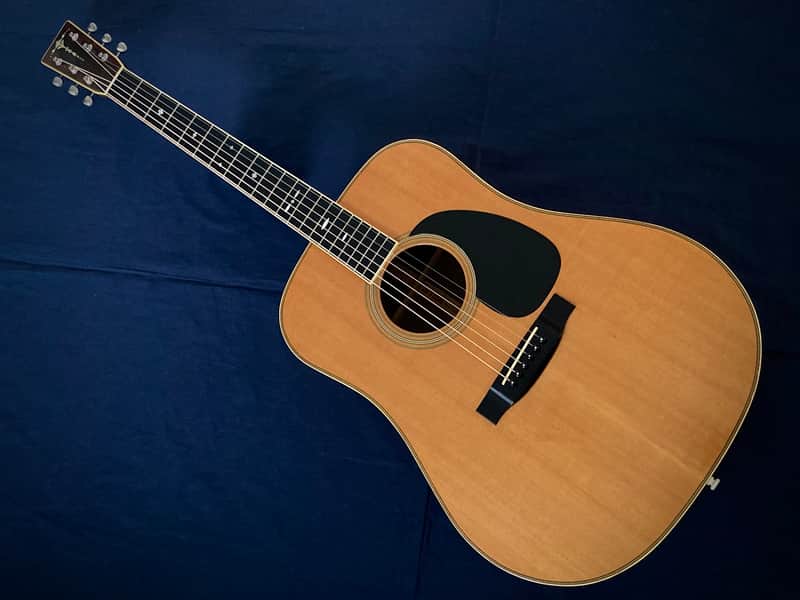 Tokai Cat's Eyes 1981 CE1000 with TOKAI Blue hardcase Martin D-28