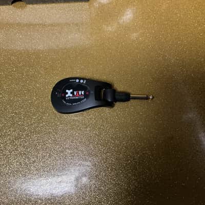 Xvive U2 Wireless Guitar System 2010s - Black used image 4