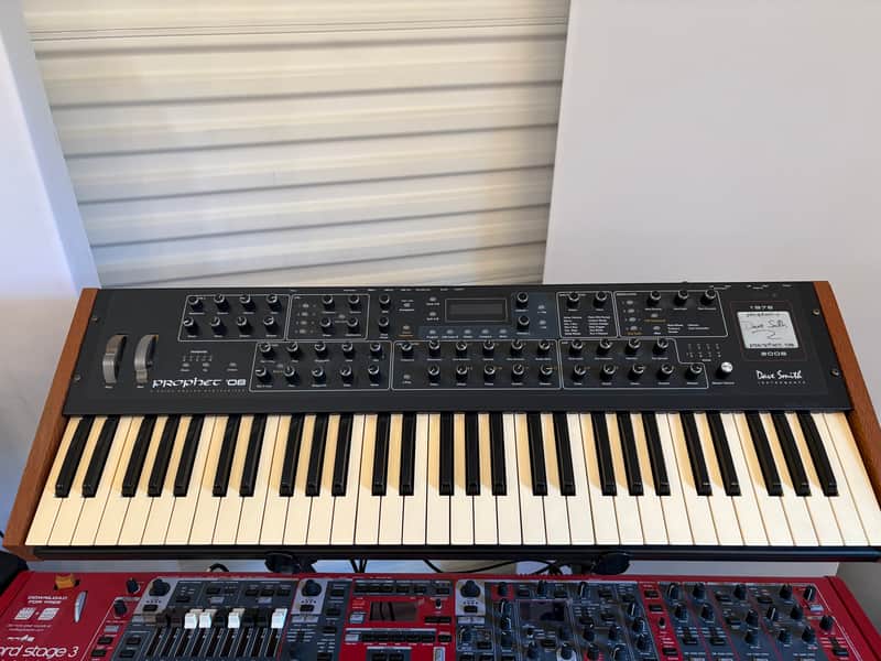 Dave Smith Instruments Prophet 08 61-Key 8-Voice Polyphonic