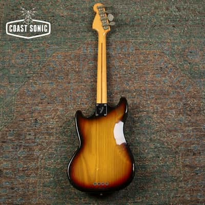 1977 Fender Mustang Bass, made in USA, sunburst, with original hard case image 4