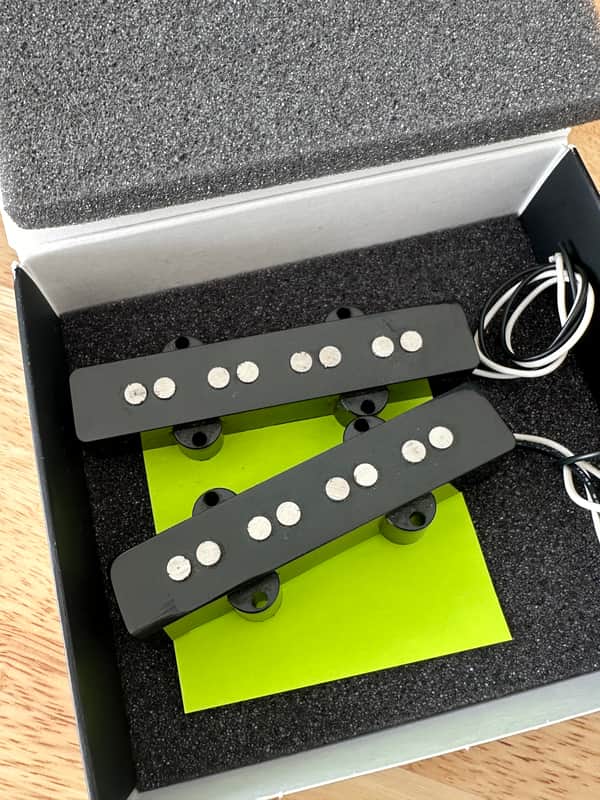 Fender Jazz Bass pick ups image 1