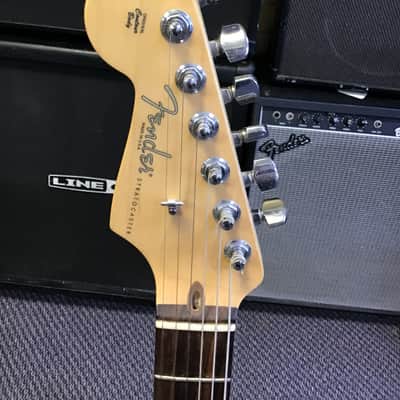 Fender American Deluxe Stratocaster with Rosewood Fretboard 1999 - 2003 - 3-Color Sunburst image 2