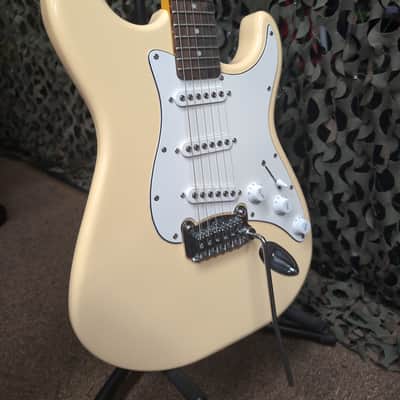 G & L S-500 (1982-1996) electric guitars