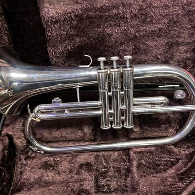 YAMAHA YFH-2310S Standard Flugelhorn; key of Bb; .445" bore; 6" yellow-brass bell Silverplated image 3