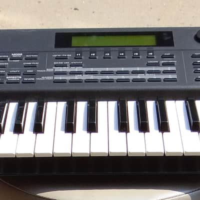Roland XP-80 76-Key 64-Voice Music Workstation Keyboard 1999 - 2004 - Black image 2