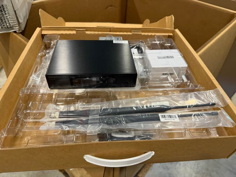 Shure QLDX4 Digital Wireless Receiver 572-616 MHz J50A image 1