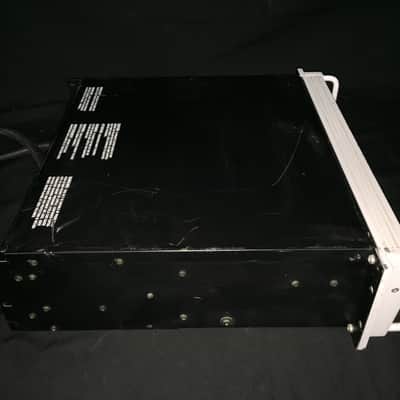 Crown Macro Tech 5000 VZ amp 2000 Black and Silver image 6