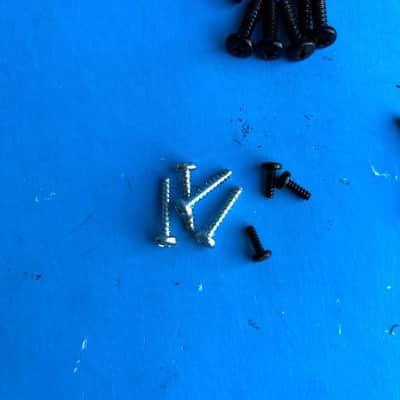 M-AUDIO Axiom 25 MIDI Keyboard Part: Random Body and Circuit Board Screws image 2