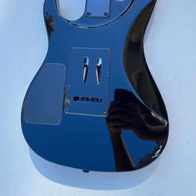 New Indio Helix - Flame Maple Top w/ Soft case image 6