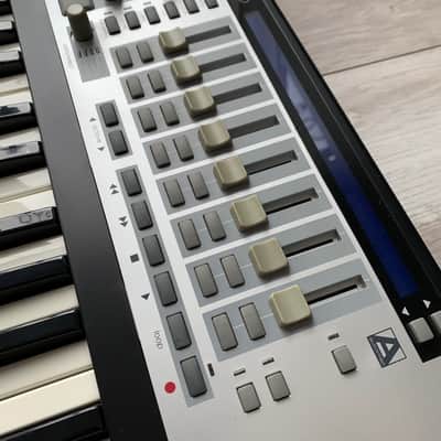 Novation ReMOTE 61 SL MIDI Controller 2006 Keyboard image 4