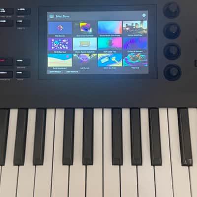 Akai MPC Key 61 Standalone Workstation Synthesizer 2022 - Present - Black Bild 6