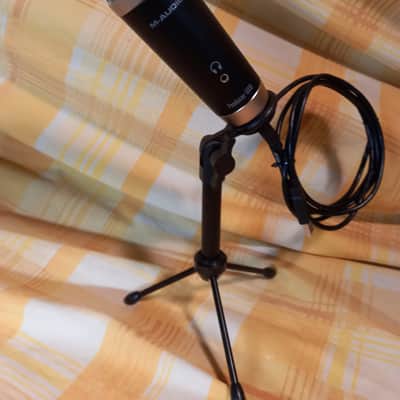 Avid Complete Vocal Studio with M-Audio USB Microphone and Pro Tools SE Recording Software image 6
