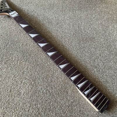 Jackson 4 String Bass Maple Neck, Rosewood Fingerboard 24 Frets image 8