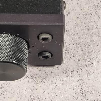 Immagine Benchmark DAC3HGC  Black USB Digital Audio Converter (DAC) with Remote - 3