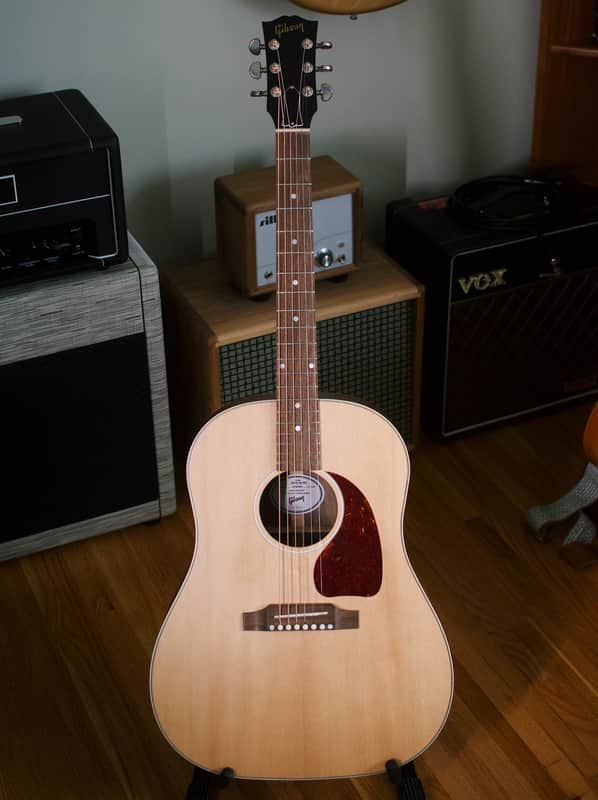 Gibson J-45 Studio Walnut 2023 - Satin Natural w/ Case