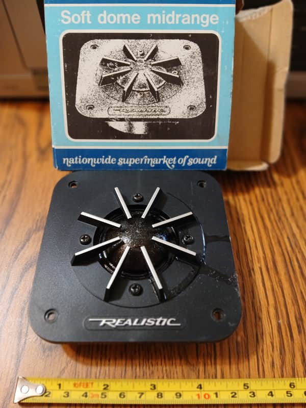 4  Realistic  40-1281A speakers 1980s image 1