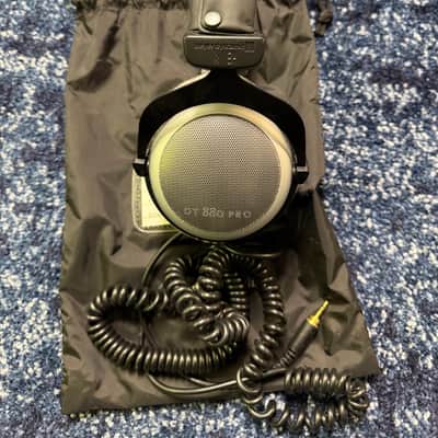 Beyerdynamic DT-880 Pro Studio Headphones - Black/Silver image 3