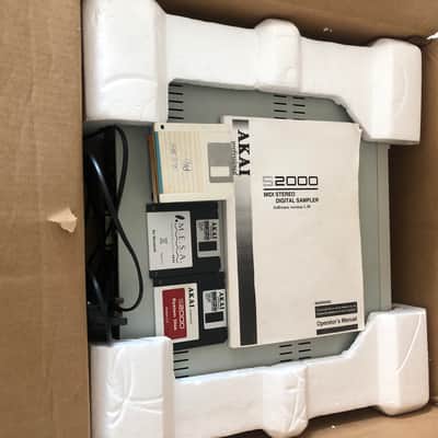 Akai S2000 MIDI Stereo Digital Sampler 1995 - White image 10