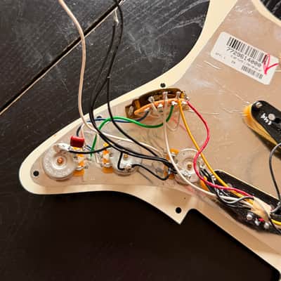 Fender Player II Stratocaster Loaded SSS Pickguard image 4