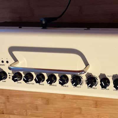 Yamaha THR10 desktop guitar amp Amplifier Mint Condition image 4