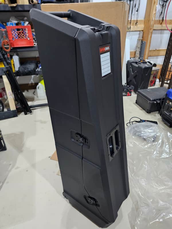 Gator GTR-MINIVAULT-B2 Mini Vault for 2 Electric Bass Guitars image 1