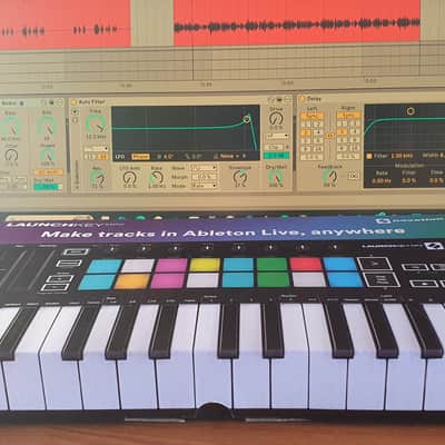 Novation Launchkey Mini MK3 + Hard Case — Excellent Condition image 9