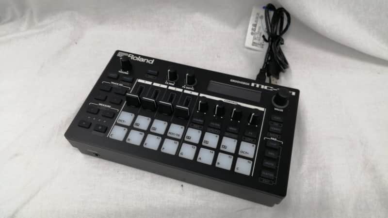 Roland MC-101