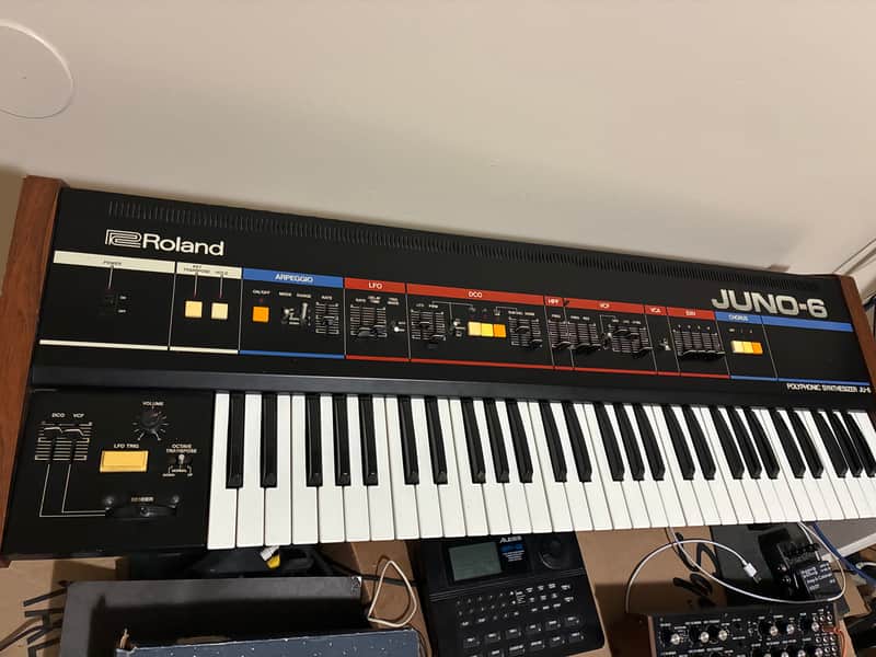 Roland Juno 6 1983 Bild 1