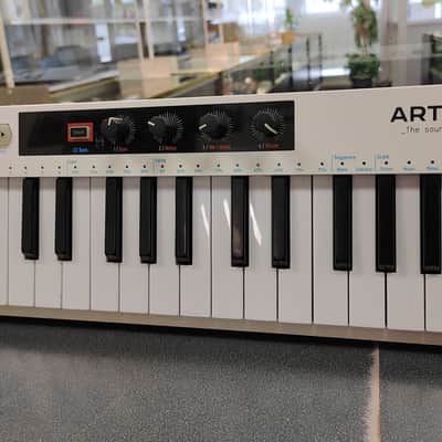 Arturia KeyStep 37 MIDI Controller / Keyboard 2021 - 2025 - White image 3