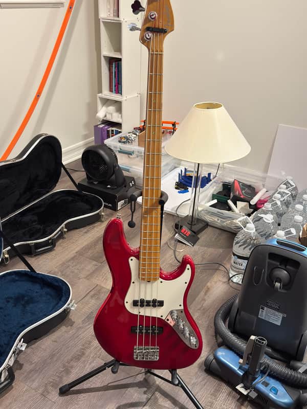 Fender 1999 American deluxe jazz bass 1999 - candy apple (cherry) Red image 1