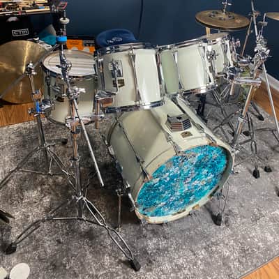 Tama Artstar II drum set in Piano White Lacquer finish - 8”, 10”, 12”, 14”, 22” image 2