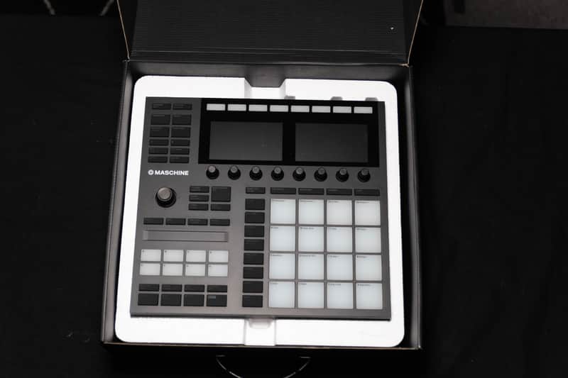 Native Instruments Maschine MKIII 2010s - Black image 1