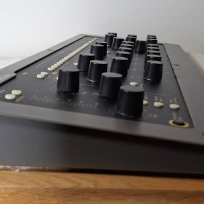 Softube Console 1 MKII Hardware/Software Mixer 2017 - Black/Grey image 3