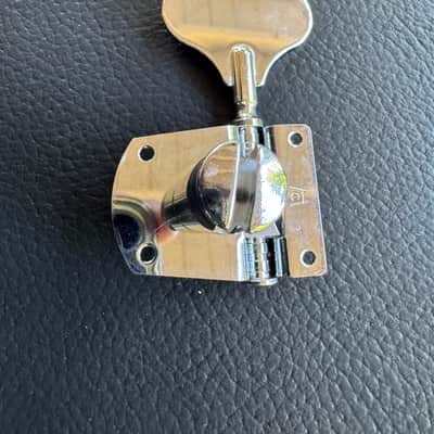 Chrome tuners from Charvel Pro Mod San Dimas 4-string Bass image 3
