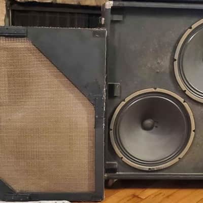 Fender BASSMAN 70  2-15" CABINET image 4