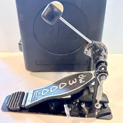 DW 3000 Series Single Bass Drum Pedal DWCP3000 Dual Chain with Hard Case. Note: Case does not latch on. image 1