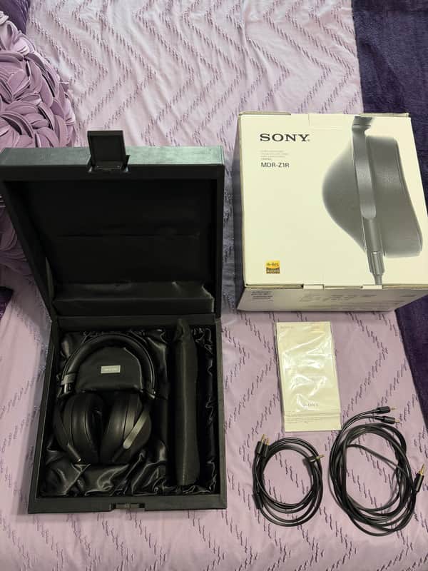MINT Sony MDR-Z1R image 1