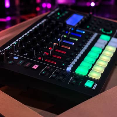 Roland MC-707 Groovebox + Decksaver + Original Box & Accessories - Excellent image 7