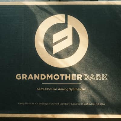 Moog Grandmother Dark 32-Key Semi-Modular Analog Synthesizer 2020 - Present - Black / Black Panel image 11