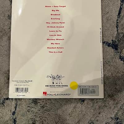 Best of Foo Fighters Guitar Signature Licks Guitar Notation and Tab Book with CD image 2