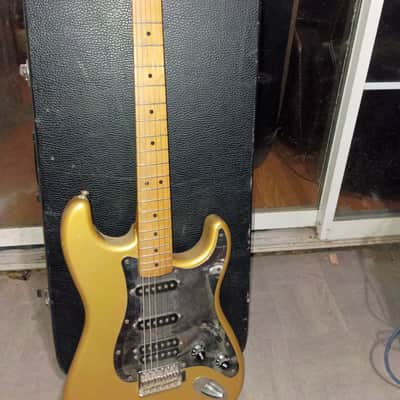 Fender Gold Sister Stratocaster special run 2005 image 2