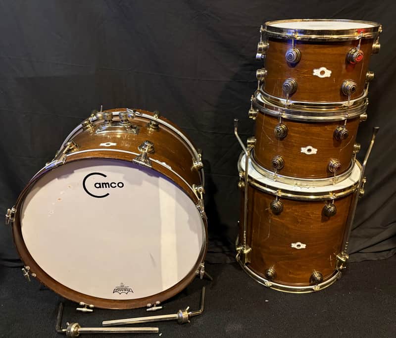 Camco Los Angeles 22, 12, 13, and 16" set owned by endorser Maury Baker 1970's - Walnut with Gold Hardware Bild 1