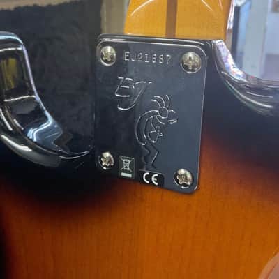 Fender Eric Johnson Stratocaster with Maple Fretboard 2005 - Present - 2-Color Sunburst image 5