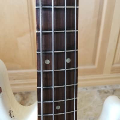 Fender Classic 60s Jazz. Heavy Relic 2018 Vintage White Relic Nitros Cellulose Lacquer. Beautiful Checking. image 7
